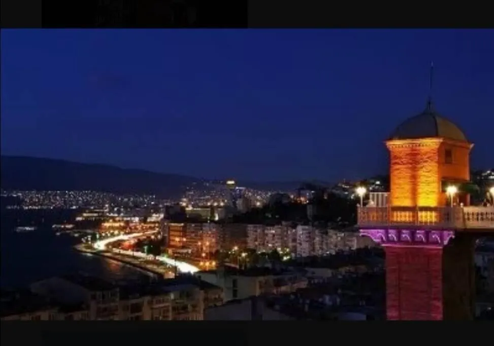 4-Room, Warm House, Near The Sea, Next To The Historic Elevator Izmir Apartament