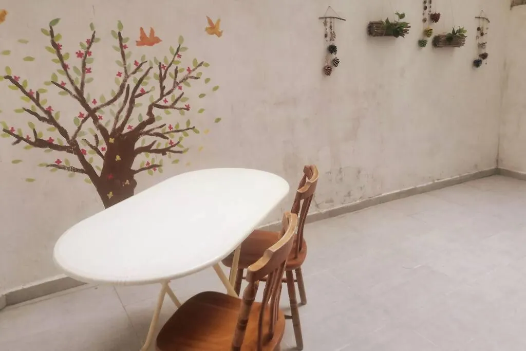 Apartament 4-Room, Warm House, Near The Sea, Next To The Historic Elevator Izmir